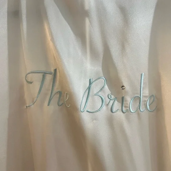 The Bride Robe - Picture 4 of 5
